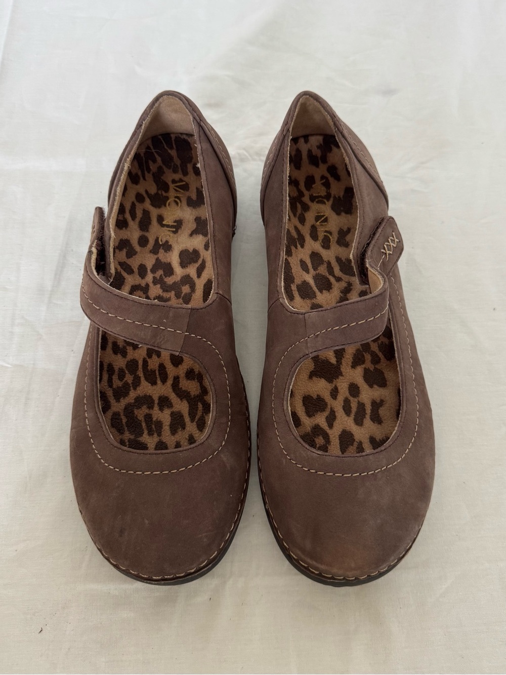 VIONIC Brown Mary Jane Flats Size 8